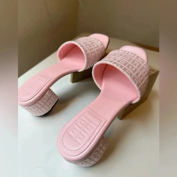 GIVENCHY Pink 4G Block Heel Slip On Spring/Summer Sandal, Size 6.5 - Picture 5 of 14